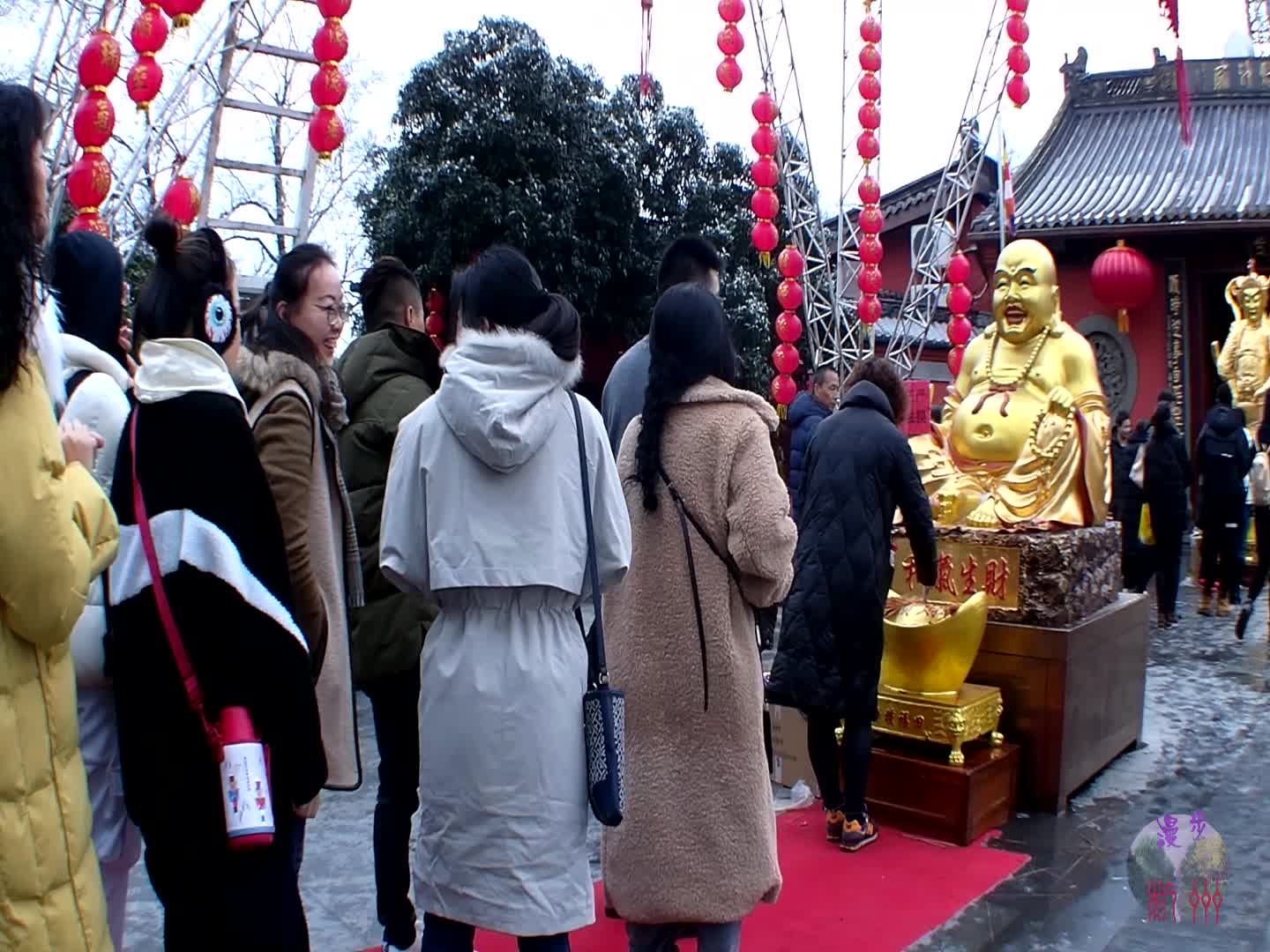 天下第一财神庙，破晓之时的狂热朝圣