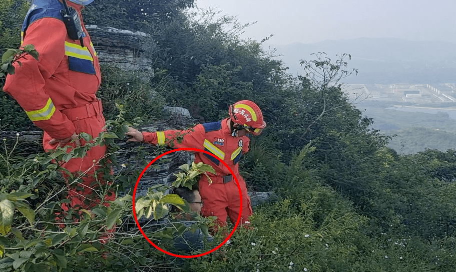 女孩逃票进景区后坠亡 景区无责