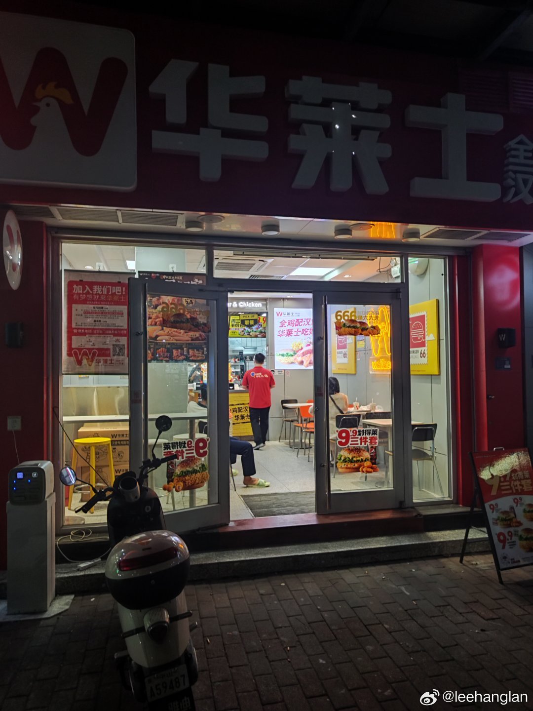 华莱士涉事门店嚣张至极，顾客投诉竟遭冷嘲热讽，道歉？不存在的！